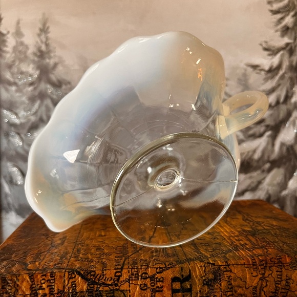 Vintage Northwood Opalescent Glass Handled Nappy Dish (c. early 1900s) - Picture 9 of 13